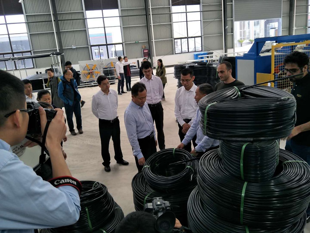 劉十慶考察2.jpg 劉十慶考察2.jpg